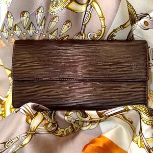 Louis Vuitton EPI Sarah Wallet